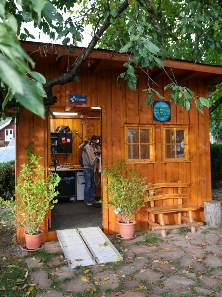 Außenansicht Bikeservice Vollmer Reparaturen, Wartung, Service für E-Bikes und Fahrräder in Steinach, Kinzigtal.